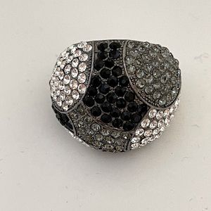 Expandable costume ring